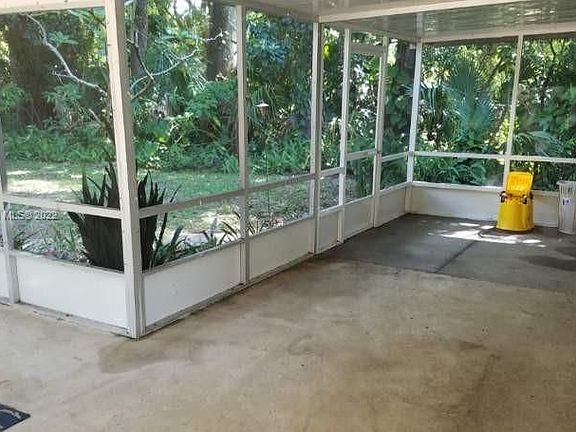 3rd image of 429 Brentwood Dr #1