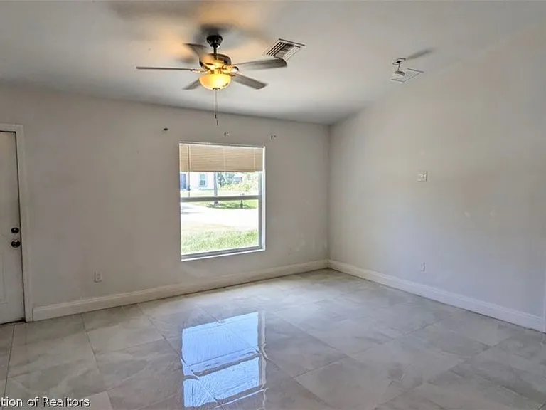 533 Embracer St NW — Photo 4