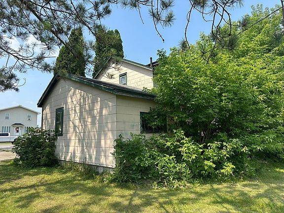 3rd image of 302 4th St SE