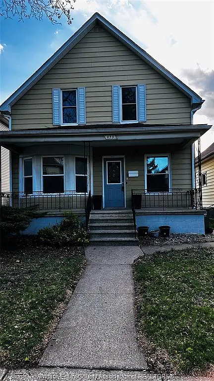 859 Pierre Ave photo 1
