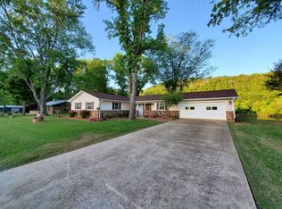 2774 Riverview Dr, Norfork, AR 72658