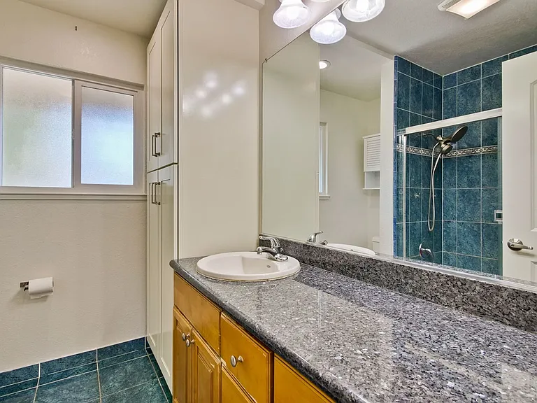 21099 Red Fir Ct — Photo 36
