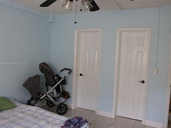 4th image of 1330 W 54th St APT 129C