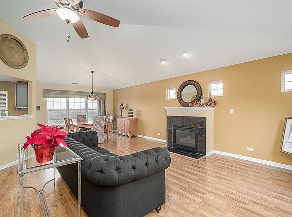 4th image of 442 Autumn Dr #86A