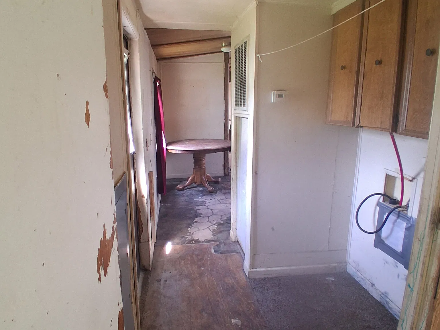 3 bed, 700 sqft, $590 — Photo 4