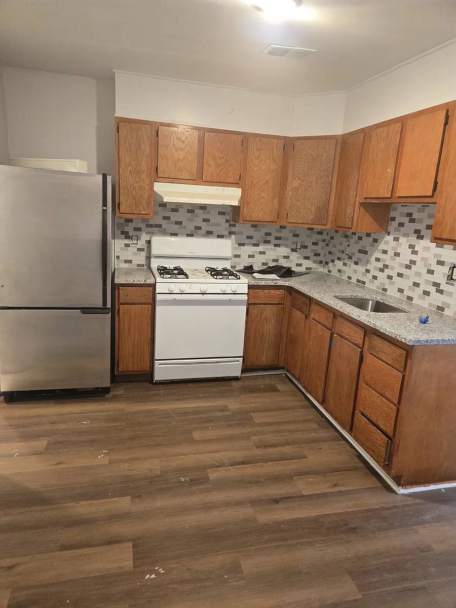 Building Photo - 881 N 41st St