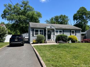 112 Cap Ln, Middlesex, NJ 08846