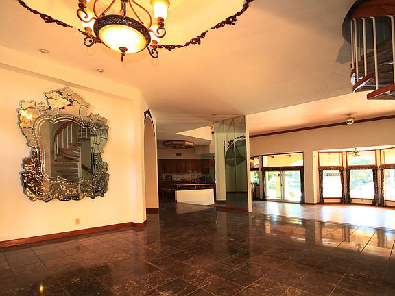 4th image of 500 W Las Palmas Dr
