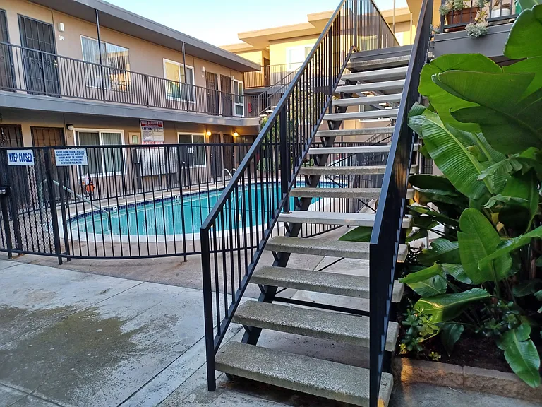 Sapphire Apartments — Photo 1
