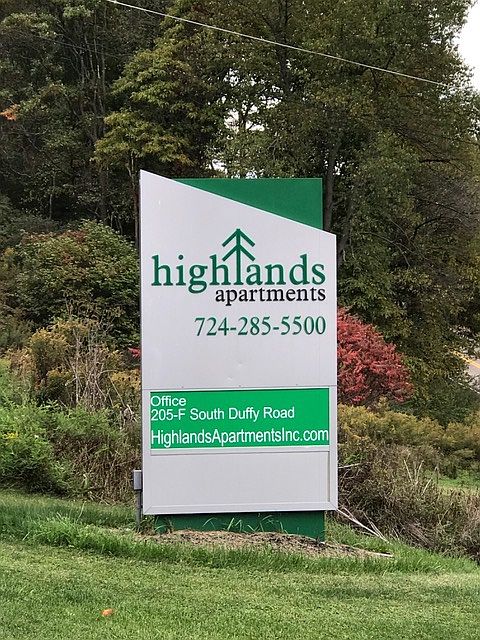 Sign Whitestown Road at Villa Drive