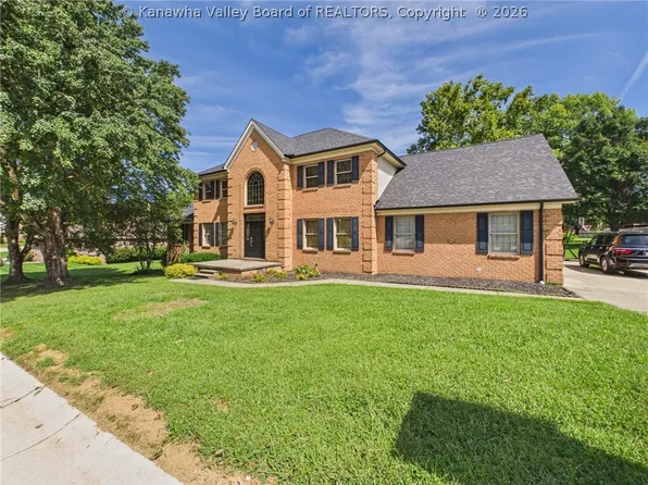 416 Arrowhead Dr, Hurricane, WV 25526