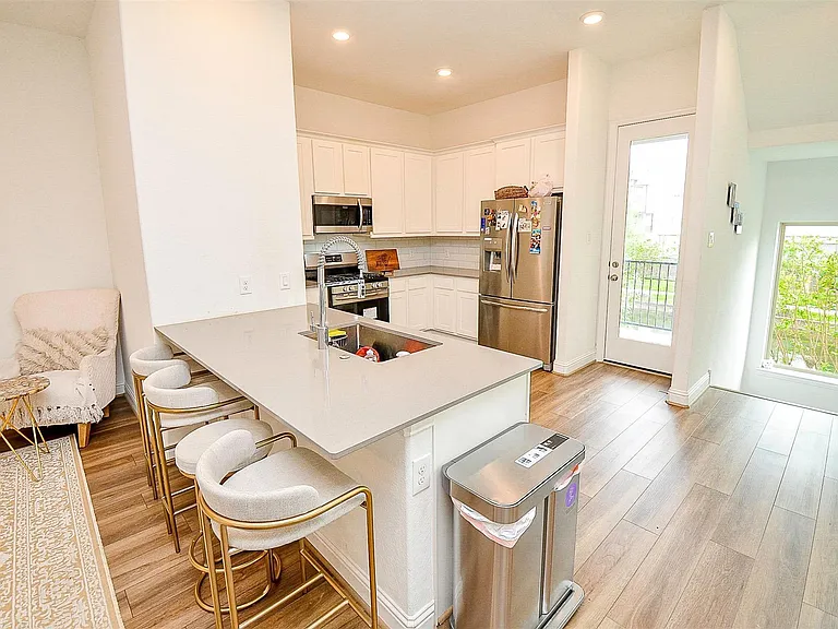 11021 Mikula Dr — Photo 10