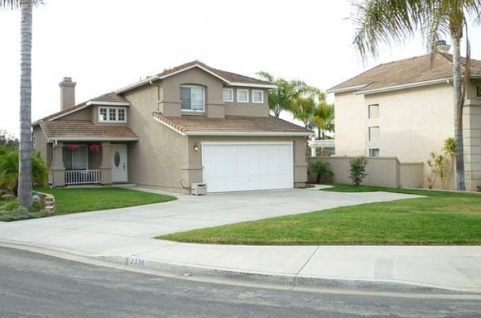 Huge driveway, cul de sac