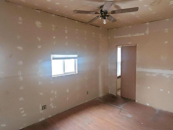 5th image of 1102 Campbell St