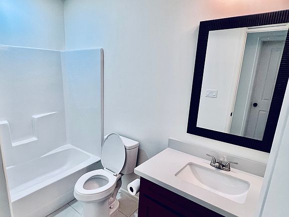 5th image of 909 Skyview St #2