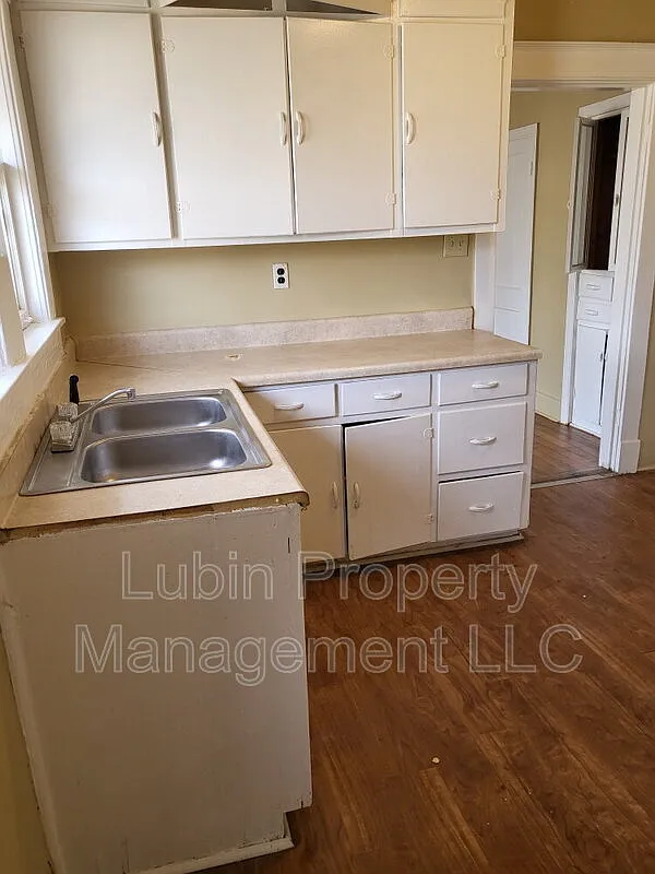4 bed, 1.5 bath, 1563 sqft, $1,200 — Photo 3