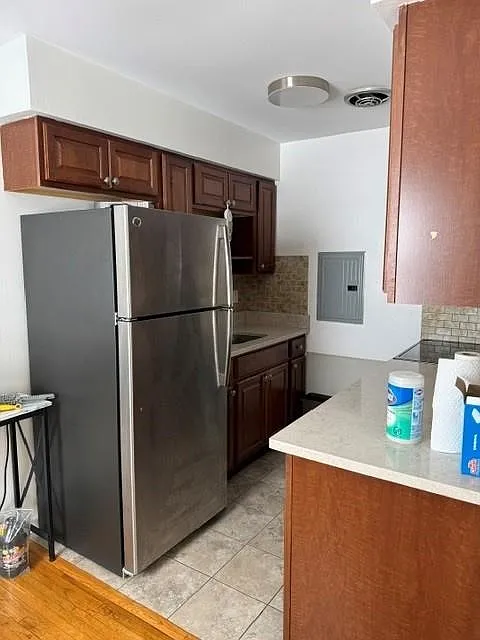 2 bed, 1.0 bath, $2,500 — Photo 2