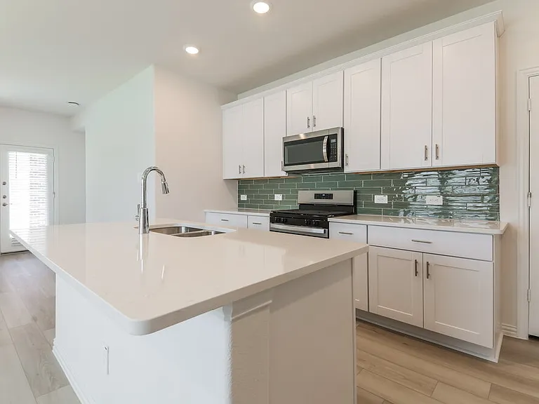 704 Dotty Dr — Photo 8