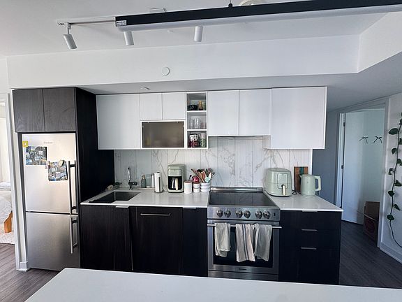 2nd image of 530 Front St W #1114