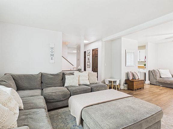 3rd image of 1200 Bainbridge Blvd