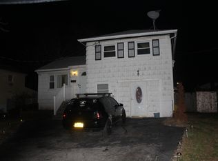 328 Finger Island Rd, Inwood, NY 11096