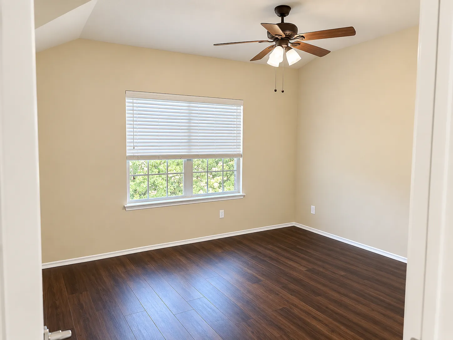4 bed, 2336 sqft, $3,350 — Photo 2