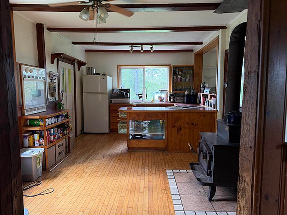 5th image of 3735 W River Rd E