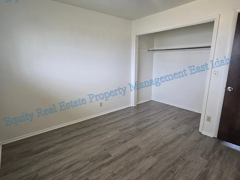 ID - 848, 852, 854, 856 Bryan Rd - LB - 854 — Photo 15
