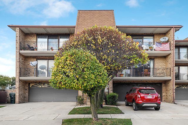 1st image of 4018 W 93rd Pl #D