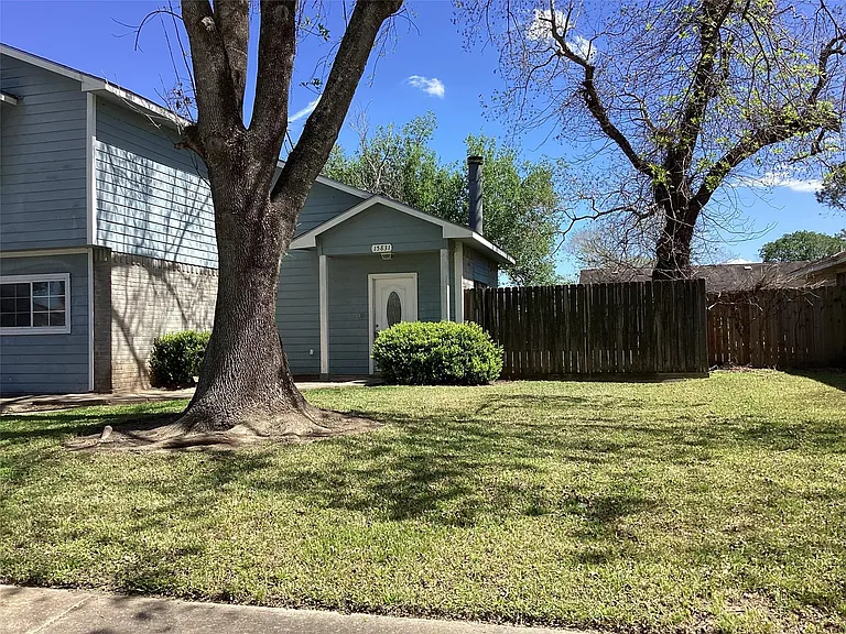 15831 Bazelbriar Ln — Photo 3