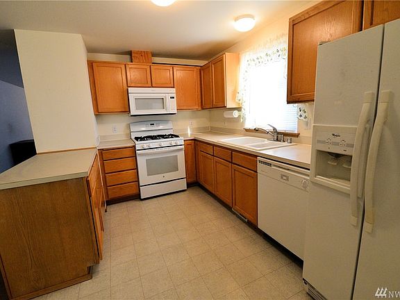 5th image of 10414 59th Dr NE