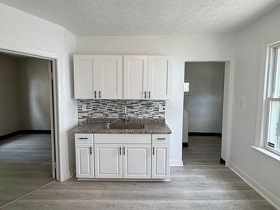 5th image of 10225 Avon Ave