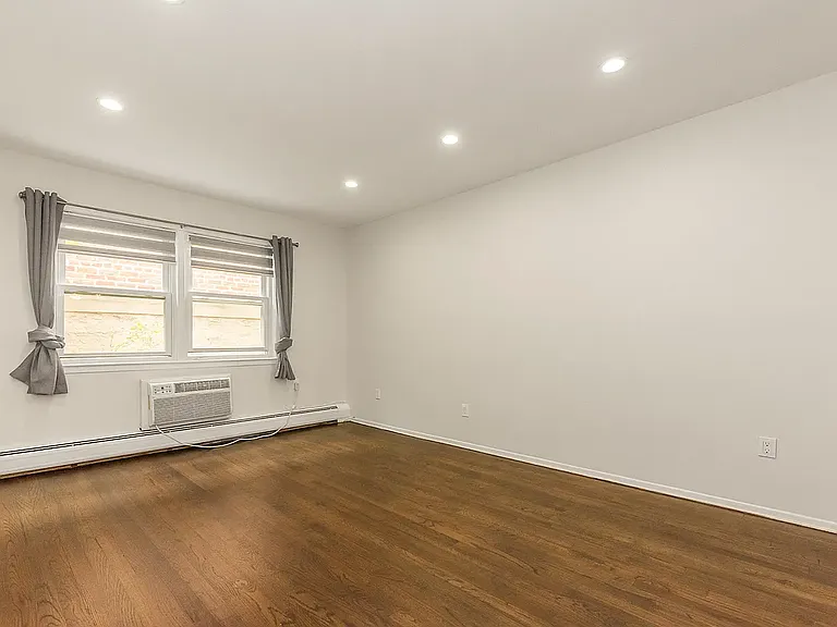 25-02 Crescent St #1 — Photo 1