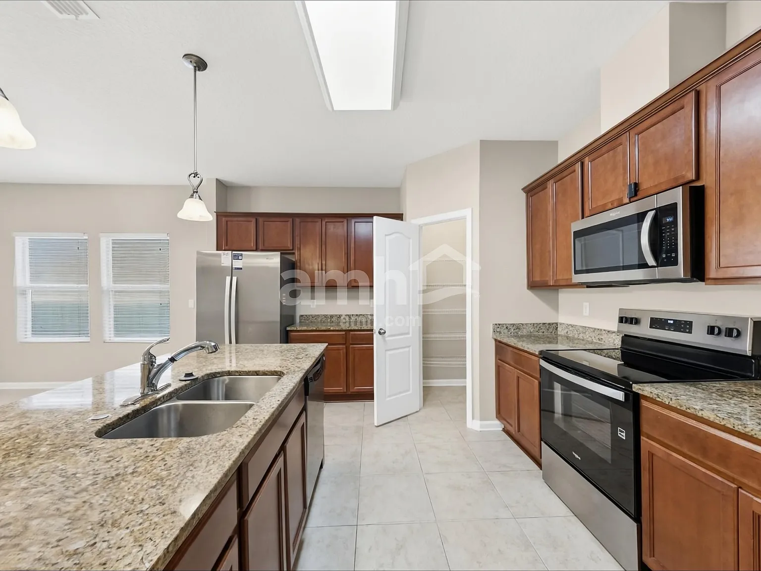 4 bed, 2.0 bath, 2139 sqft, $2,310 — Photo 3