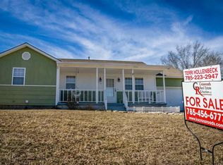 1707 Lilac Ln, Wamego, KS 66547