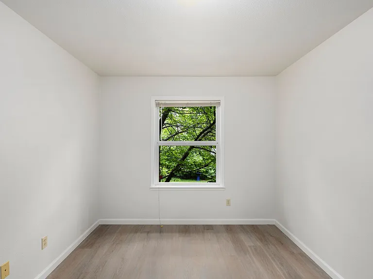 295 NE Alder St — Photo 19