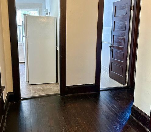 3rd image of 125 Main St APT 205