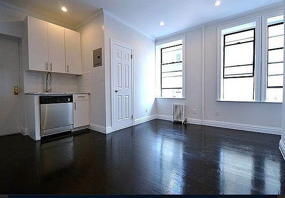 2nd image of 318 E 11th St APT 14