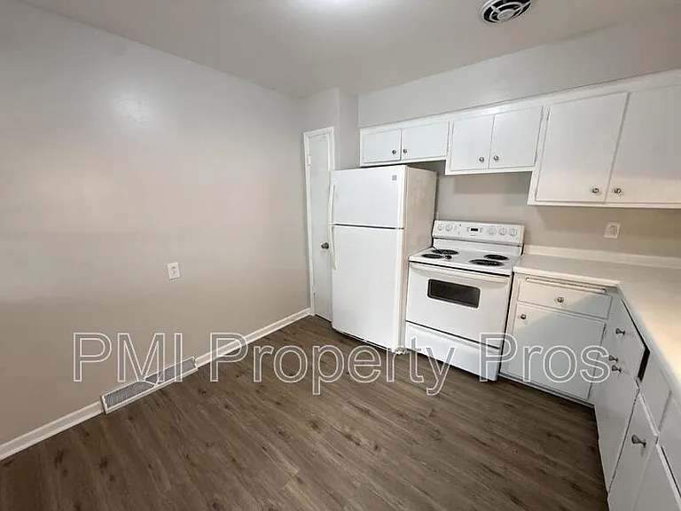 7701 W Hampton Ave #4 — Photo 5