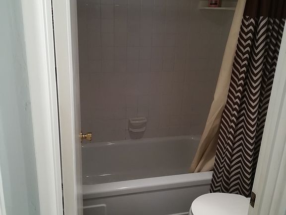 5th image of 4355 Maryland Ave APT 122