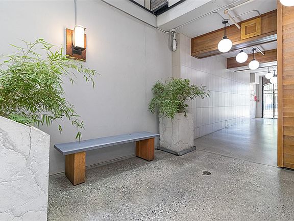 4th image of 1121 Fort St #305