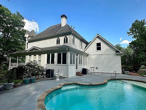 5th image of 4218 Roy Rd