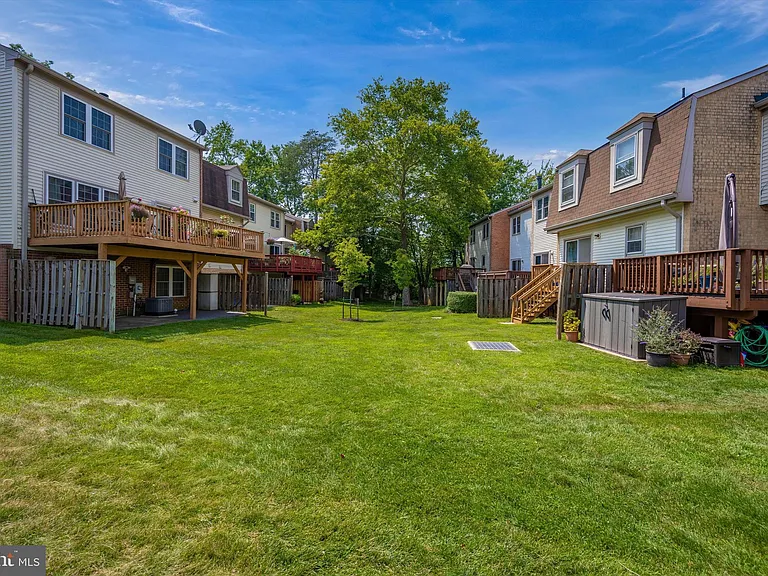 6402 Montrose Rd — Photo 40