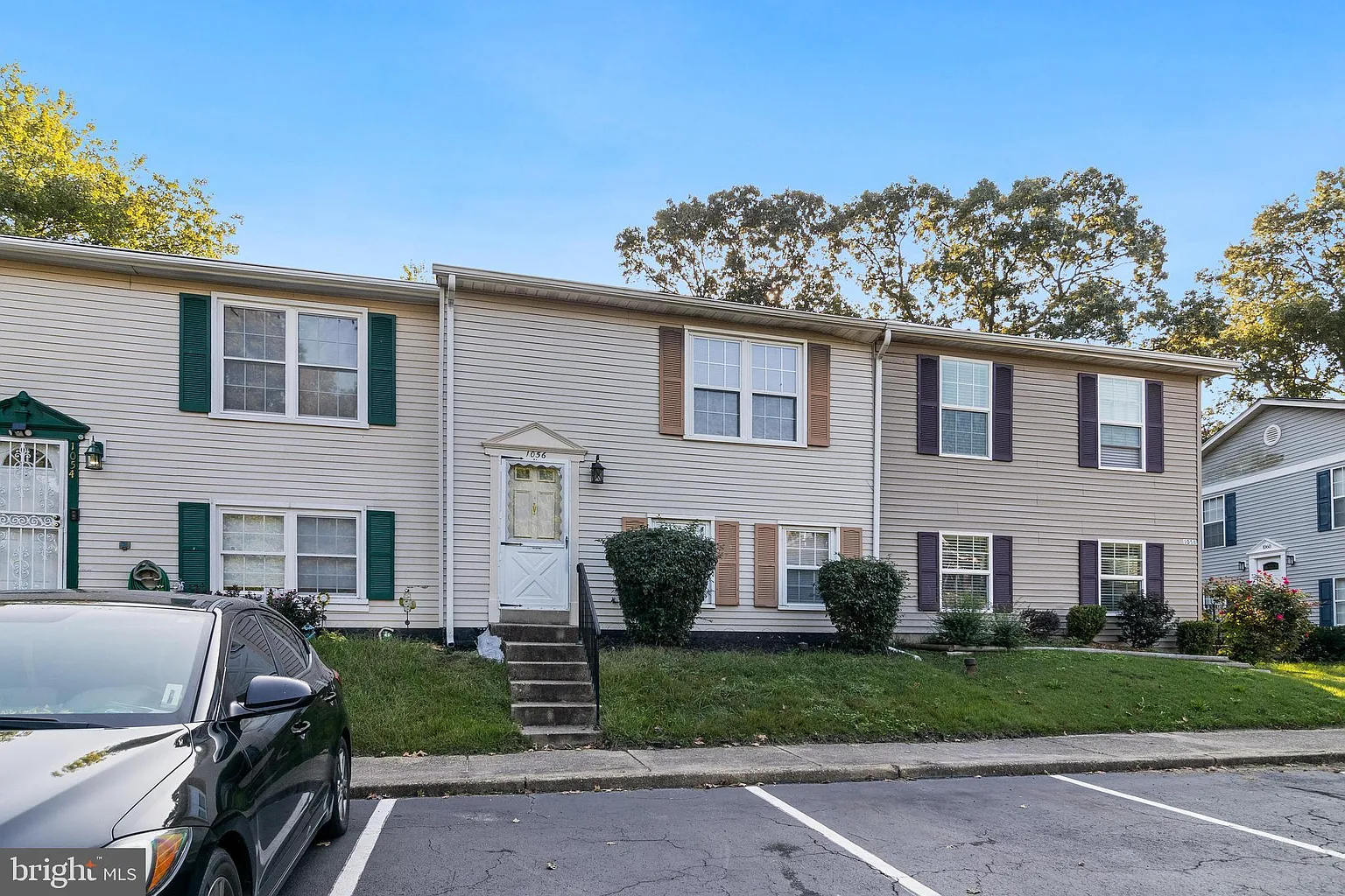 1056 Dorset Dr photo 1