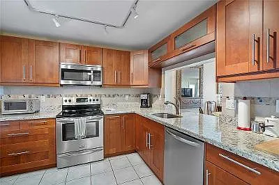 1160 N Federal Hwy — Photo 3