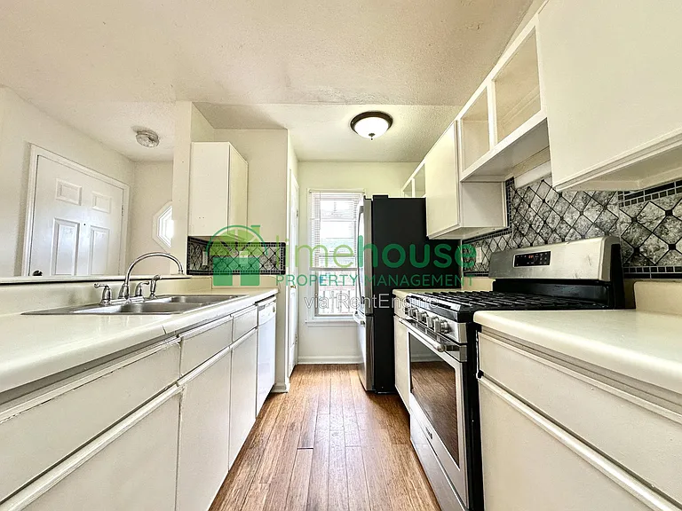 1316 Wellfleet Ct — Photo 4