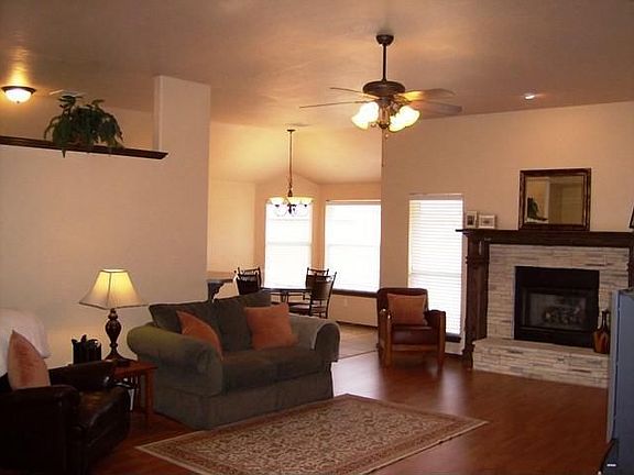3rd image of 601 SW 158th Ter