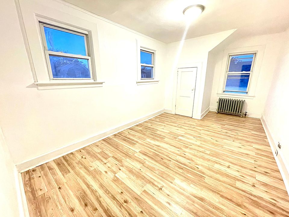 1st image of 102 Isabella Ave #3