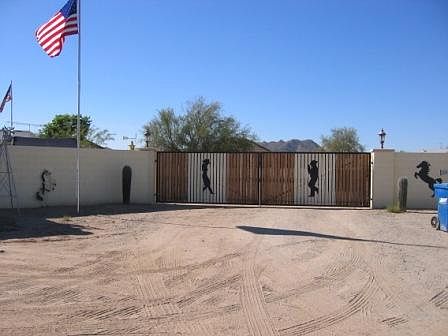 Front Gate to Yard Area