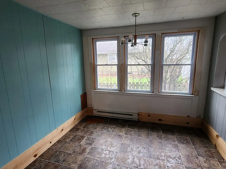 110 E Snow St — Photo 13